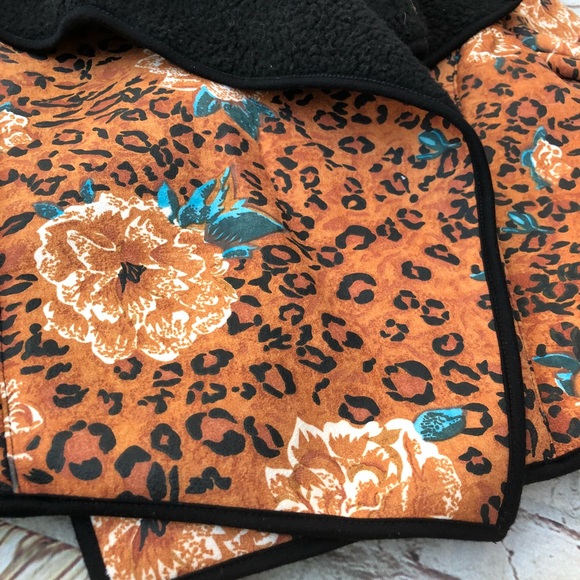 MINKPINK Wild Rose Coat Sherpa Jacket cheetah - Picture 2 of 8